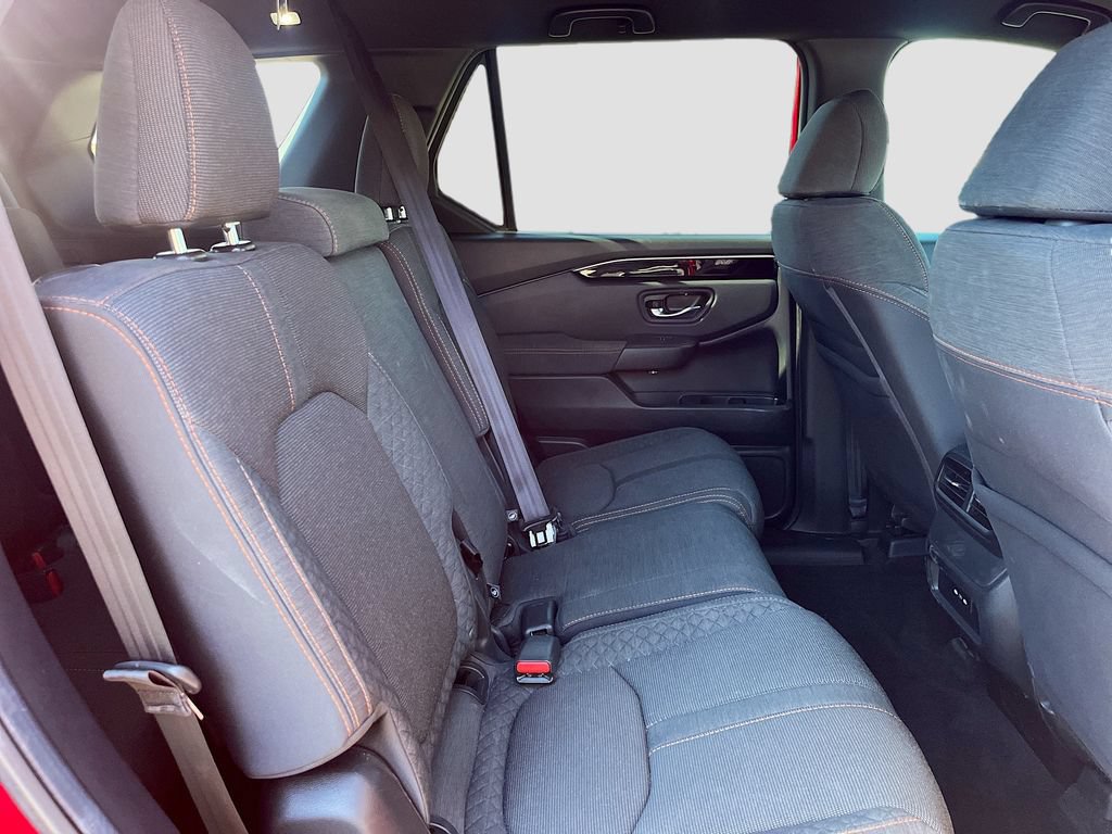 Used 2025 Honda Pilot Sport image 27