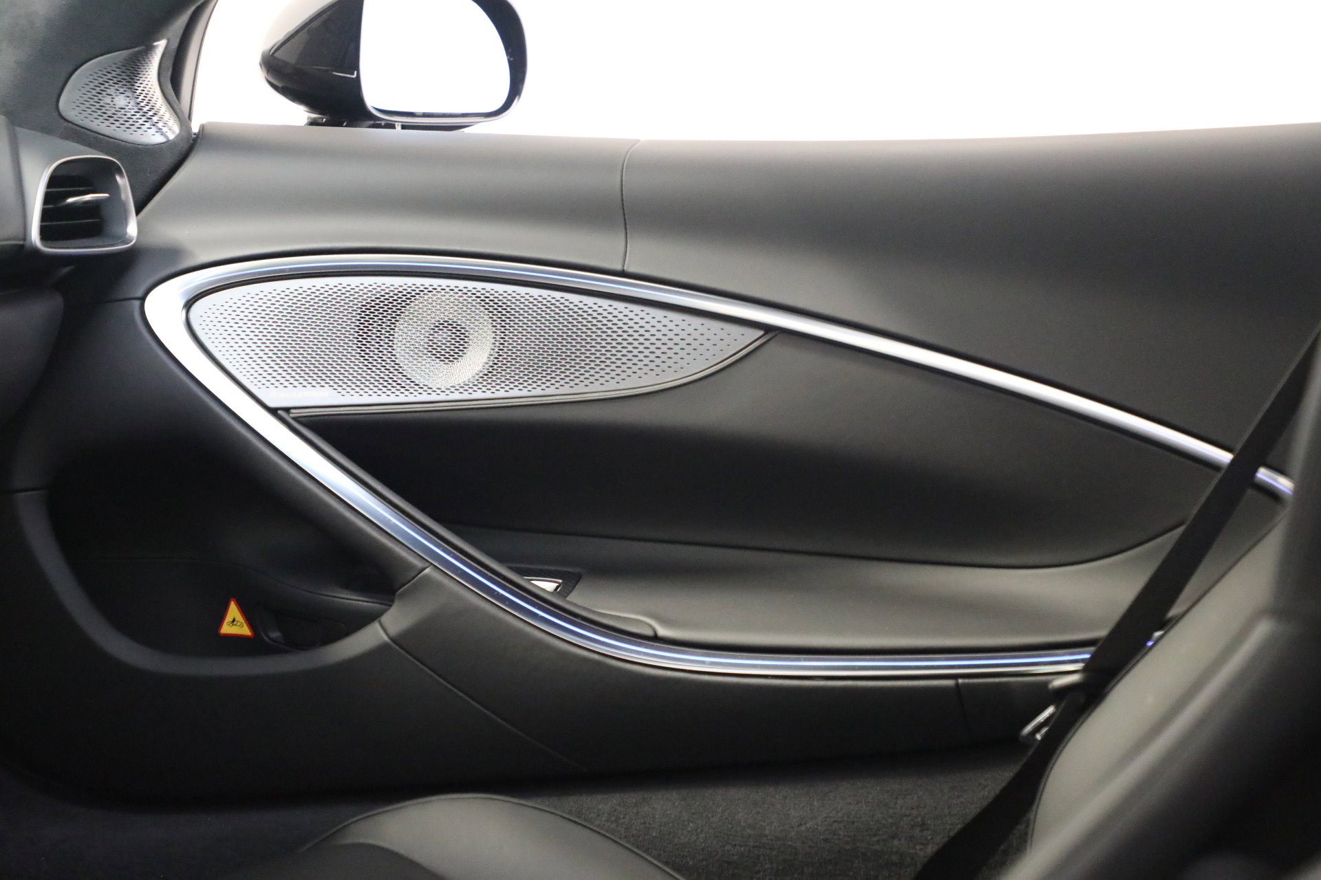 Used 2025 McLaren Artura image 25