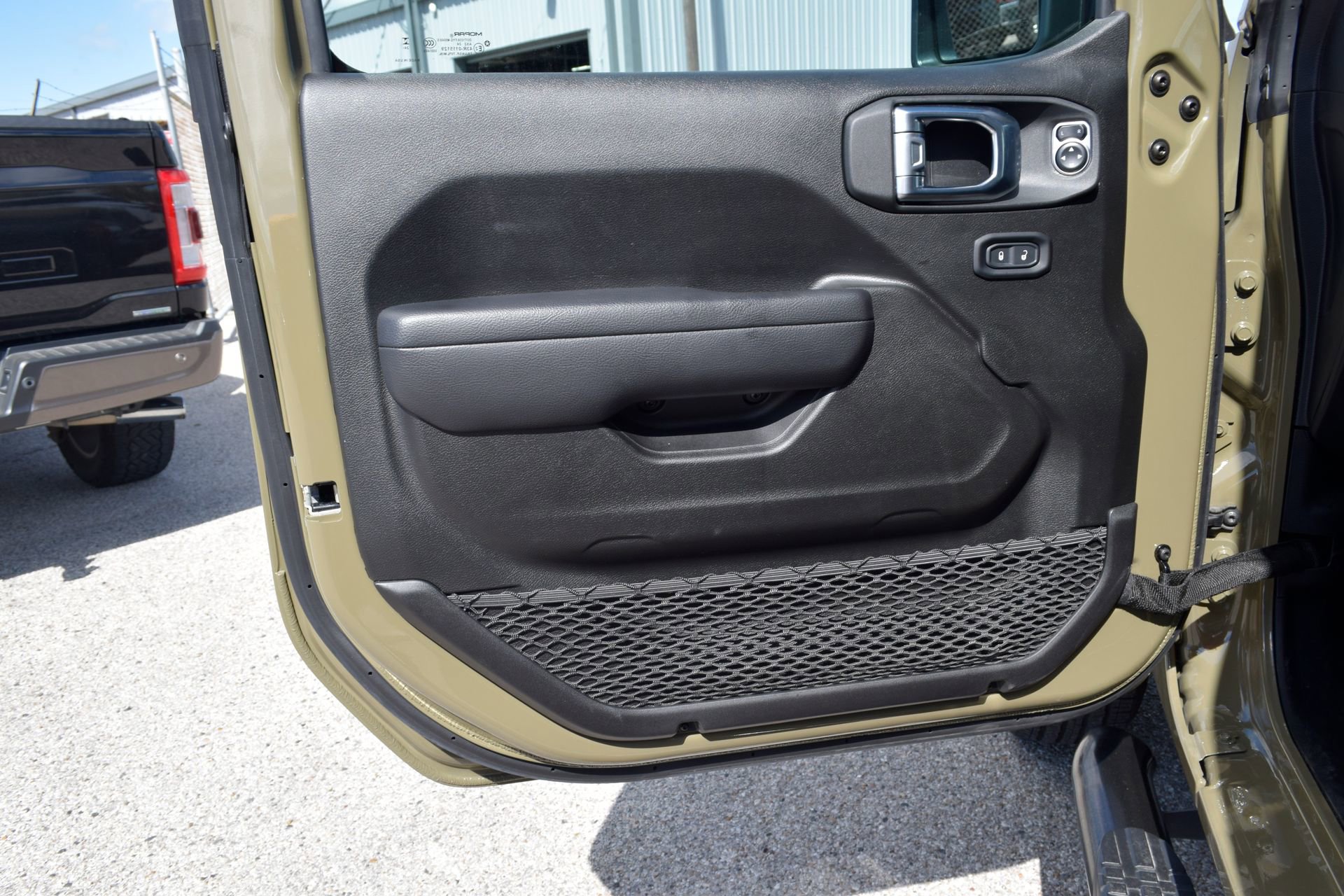 Used 2025 Jeep Wrangler Sport S AWD/4WD image 16