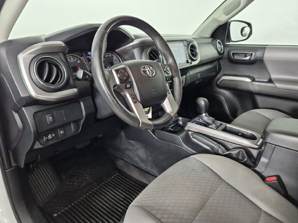 Used 2021 Toyota Tacoma SR5 RWD image 17