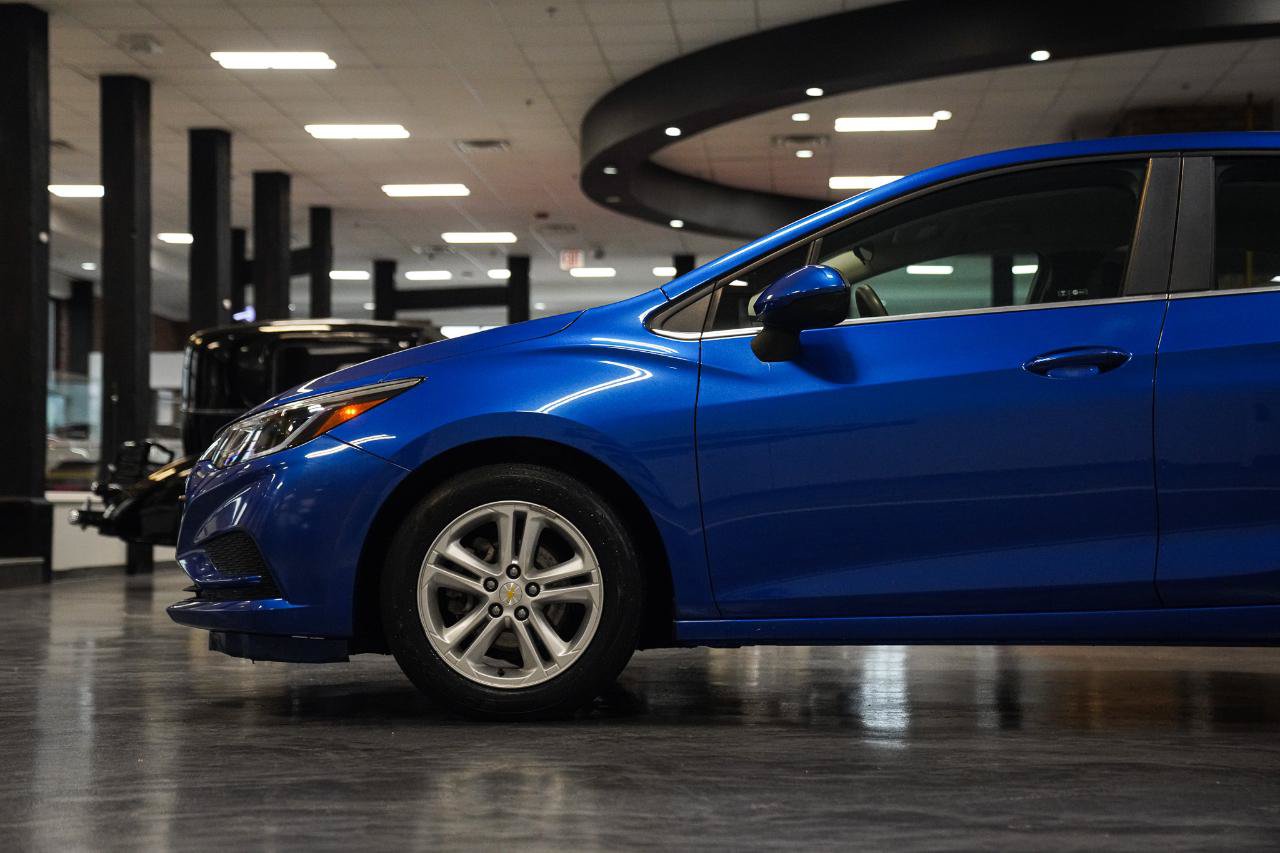 Used 2017 Chevrolet Cruze LT FWD image 7
