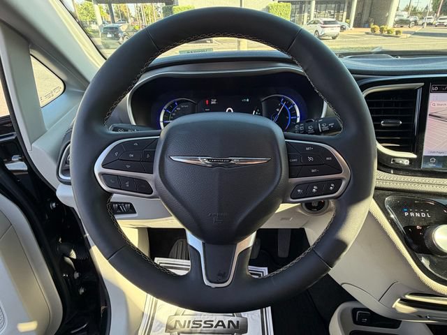 Used 2024 Chrysler Pacifica Limited FWD image 19