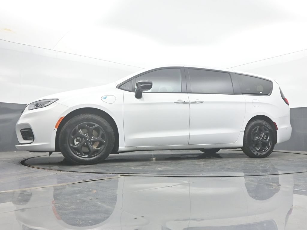 Used 2024 Chrysler Pacifica Limited FWD image 52