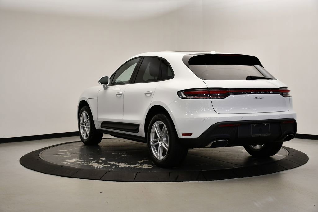 Certified 2025 Porsche Macan image 3