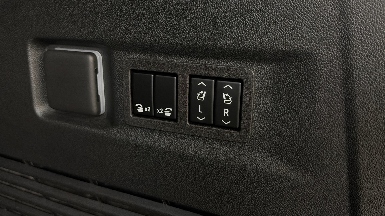 Used 2026 GMC Yukon AT4 AWD/4WD image 19