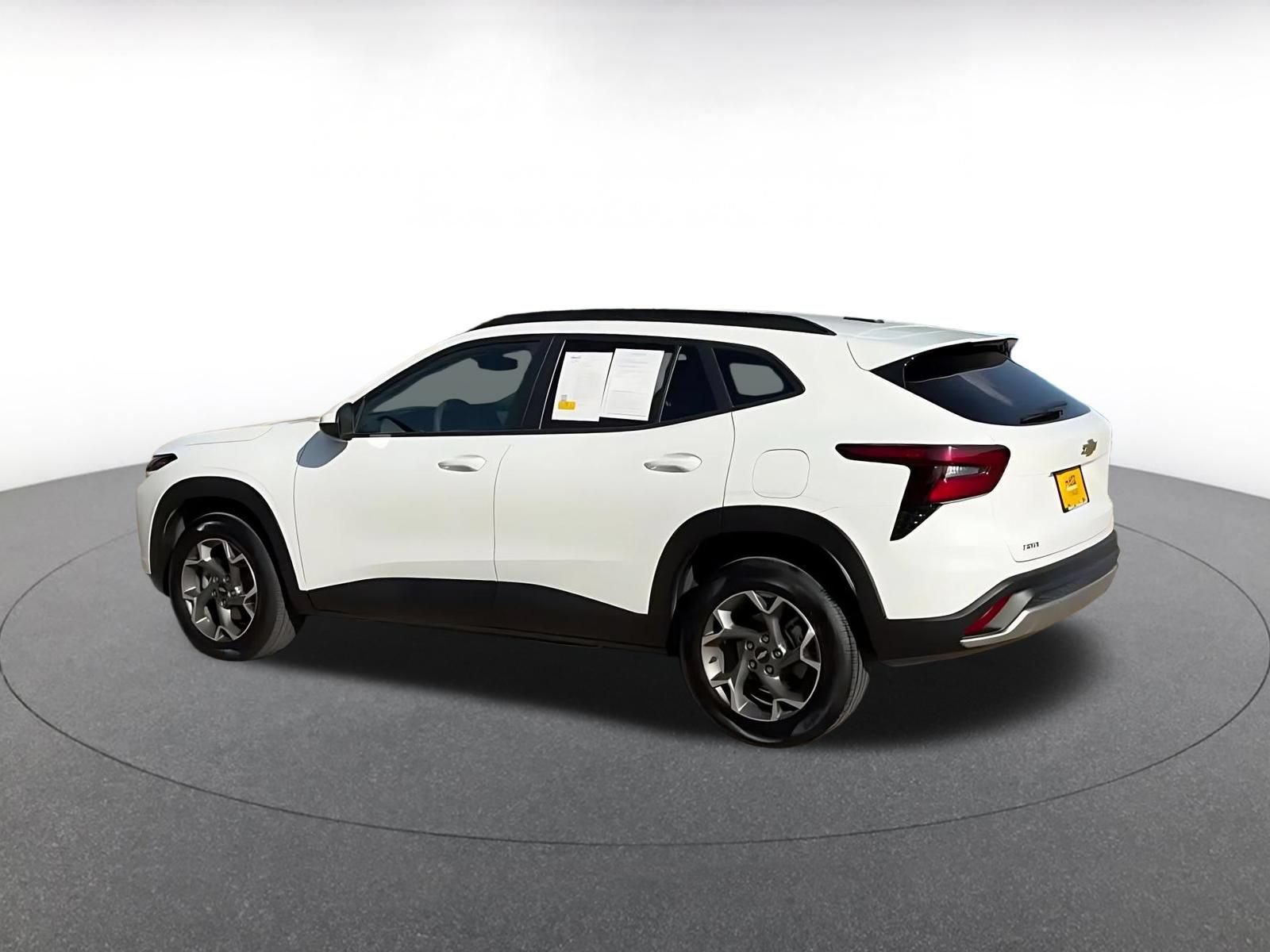 Used 2025 Chevrolet Trax LT FWD image 10