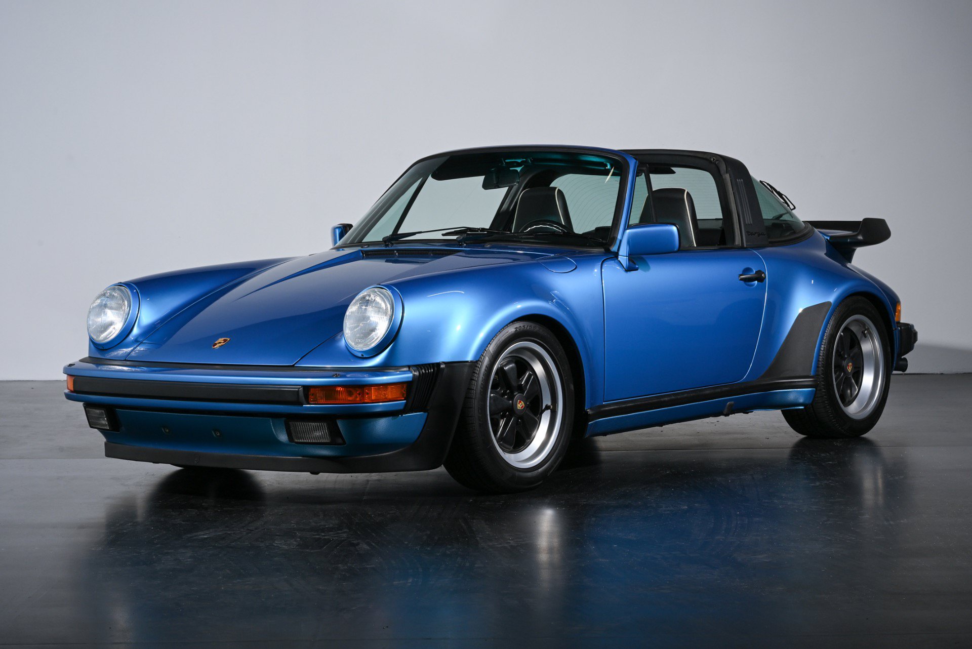 Used 1989 Porsche 911 Targa RWD image 2