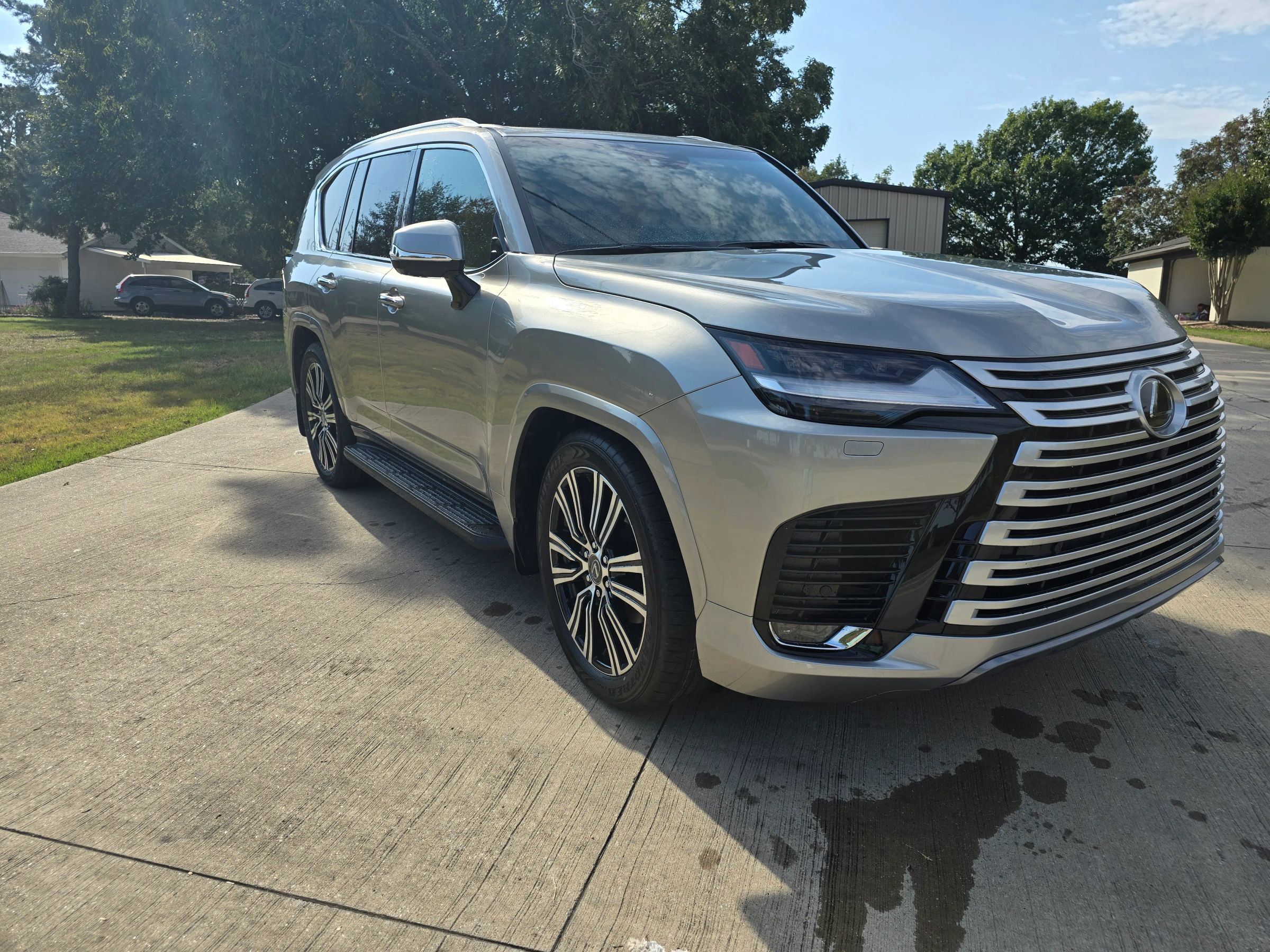 Used 2024 Lexus LX 600 4WD w/ Luxury Package image 2