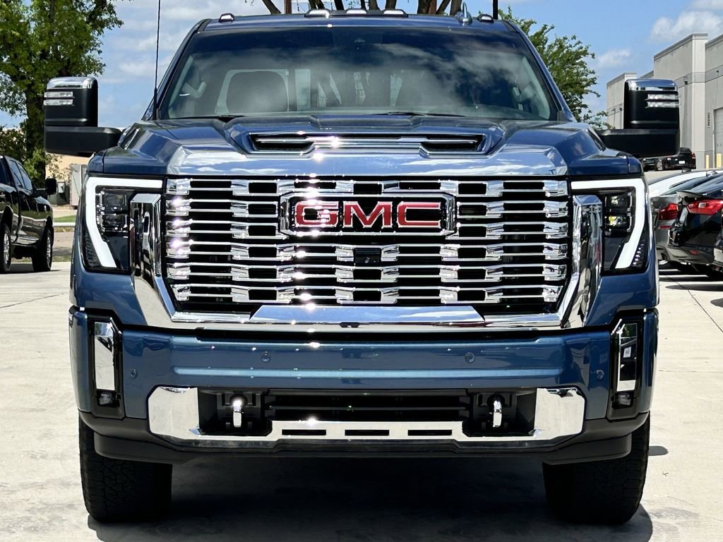 Used 2025 GMC Sierra 3500 Denali AWD/4WD image 8
