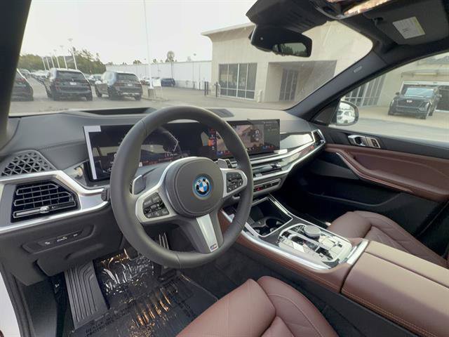 New 2026 BMW X5 xDrive50e w/ M Sport Package AWD/4WD image 13