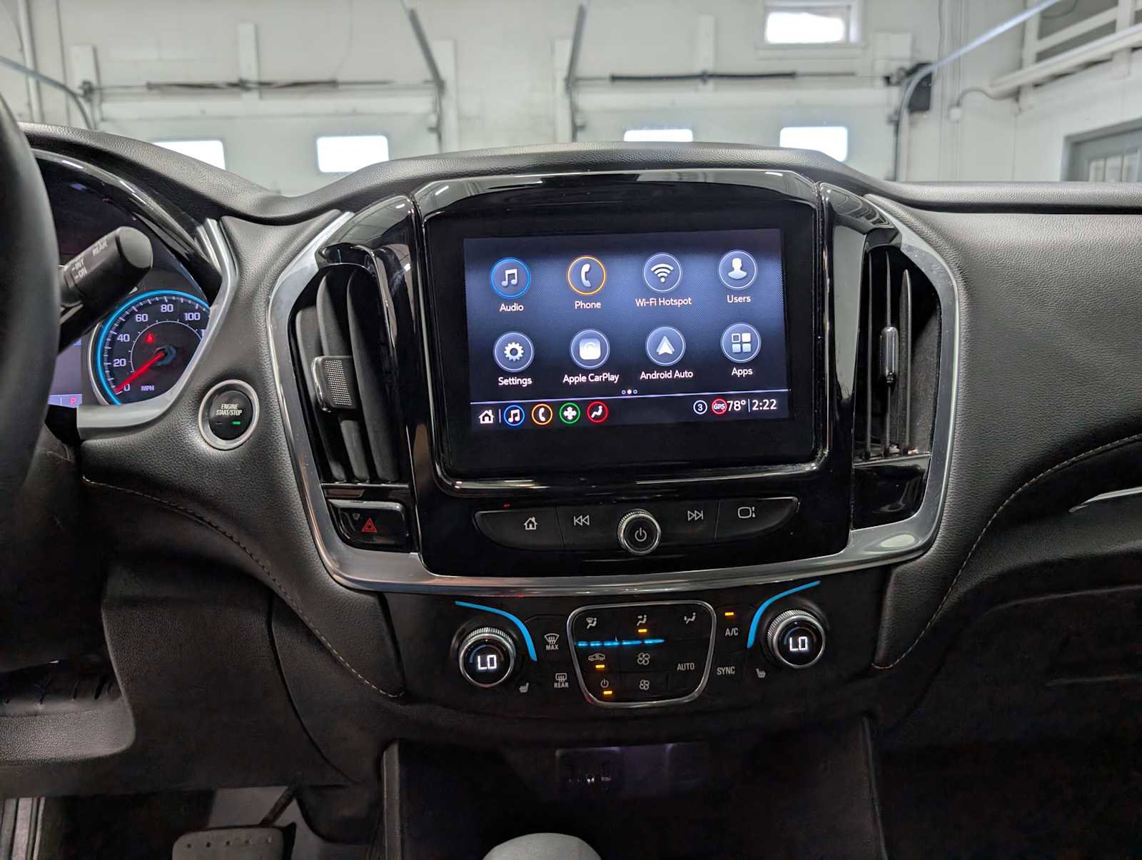 Used 2021 Chevrolet Traverse LT image 32