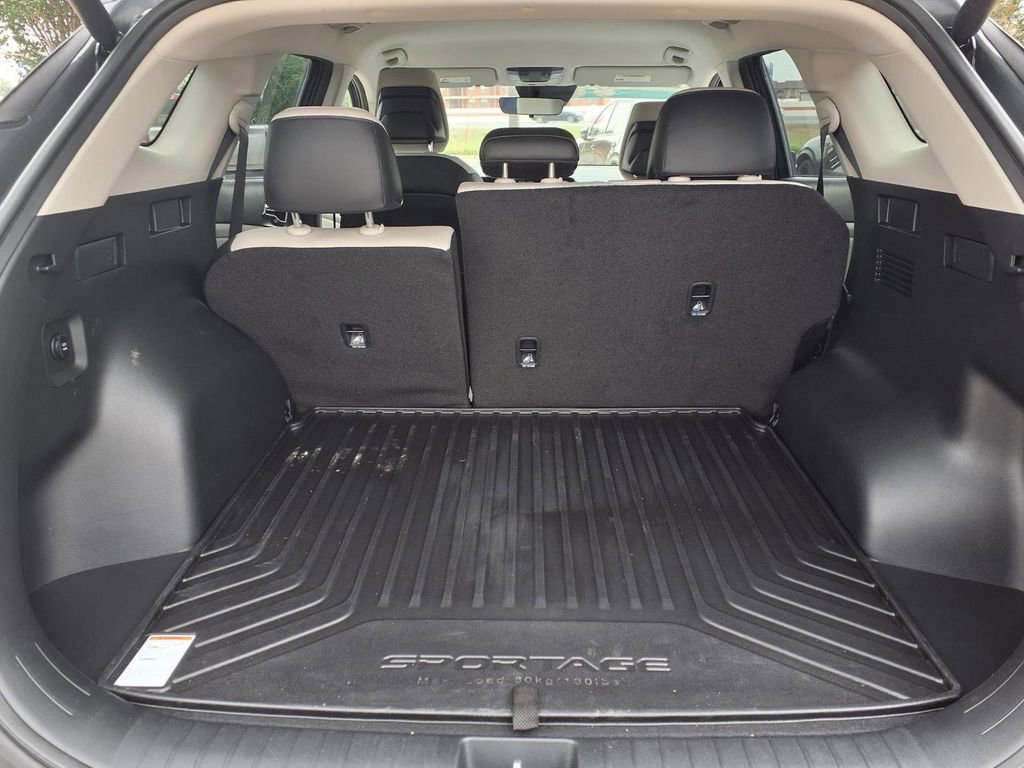 Used 2026 Kia Sportage EX FWD image 11