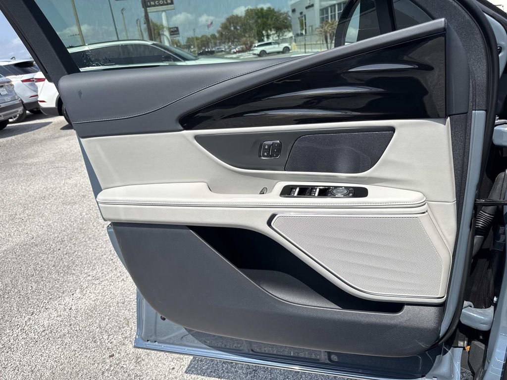 New 2026 Lincoln Nautilus Premier w/ Jet Appearance Package image 18