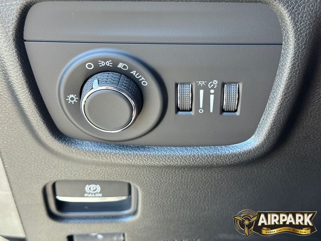 New 2026 Jeep Grand Cherokee Altitude RWD image 29