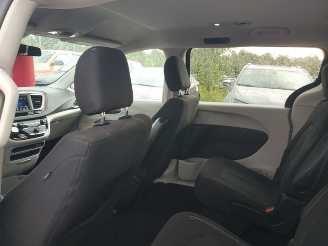 Used 2020 Chrysler Voyager LX FWD image 8