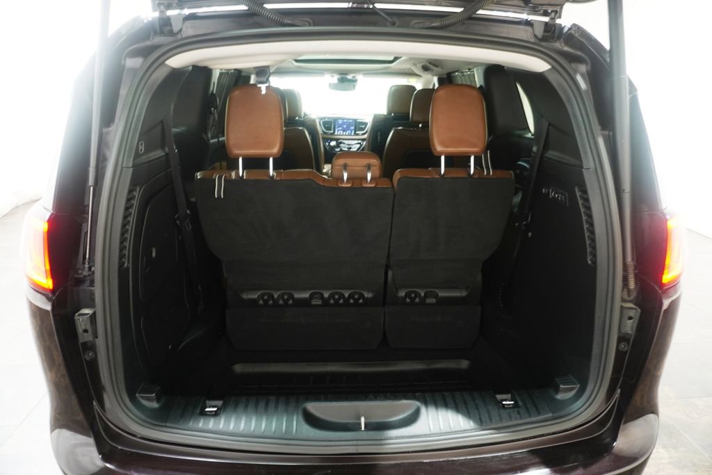 Used 2019 Chrysler Pacifica Limited w/ Tire & Wheel Group image 8
