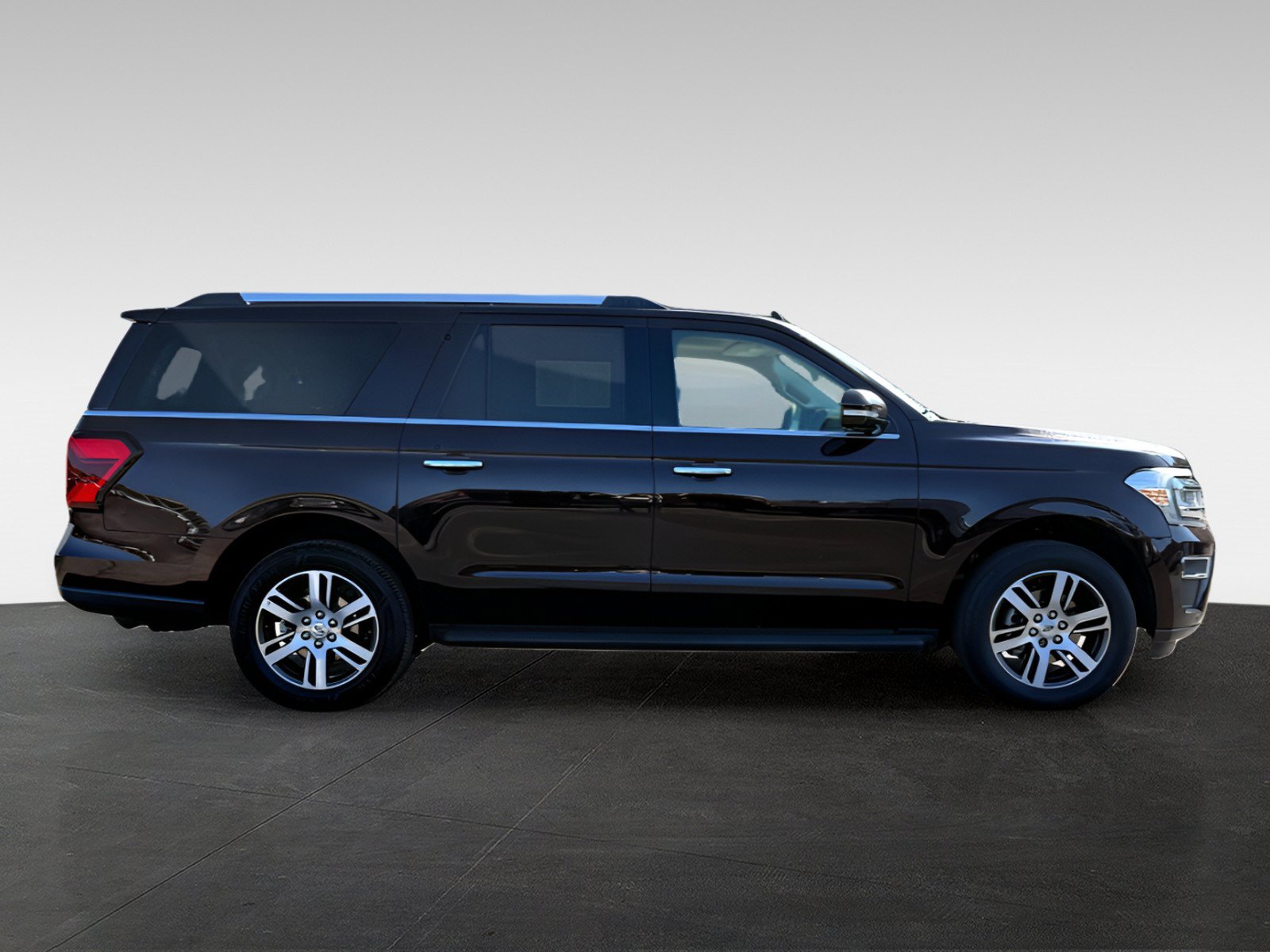 Used 2024 Ford Expedition Max Limited AWD/4WD image 4
