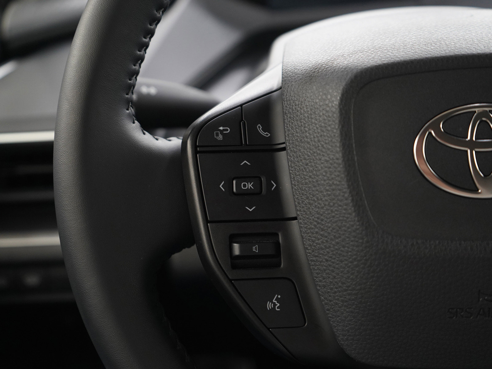 Used 2025 Toyota Prius LE image 26