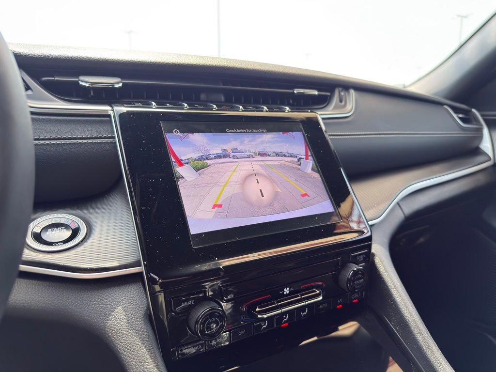 Certified 2025 Jeep Grand Cherokee L Laredo image 19