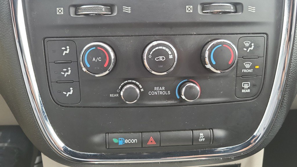 Used 2018 Dodge Grand Caravan SXT image 35