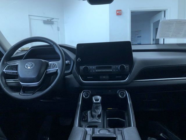 Certified 2025 Toyota Grand Highlander AWD image 17