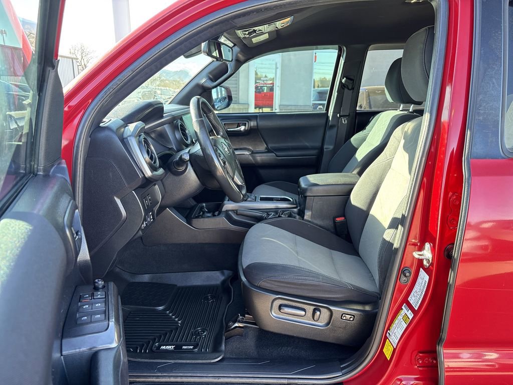 Used 2021 Toyota Tacoma TRD Off-Road w/ Technology Package image 25