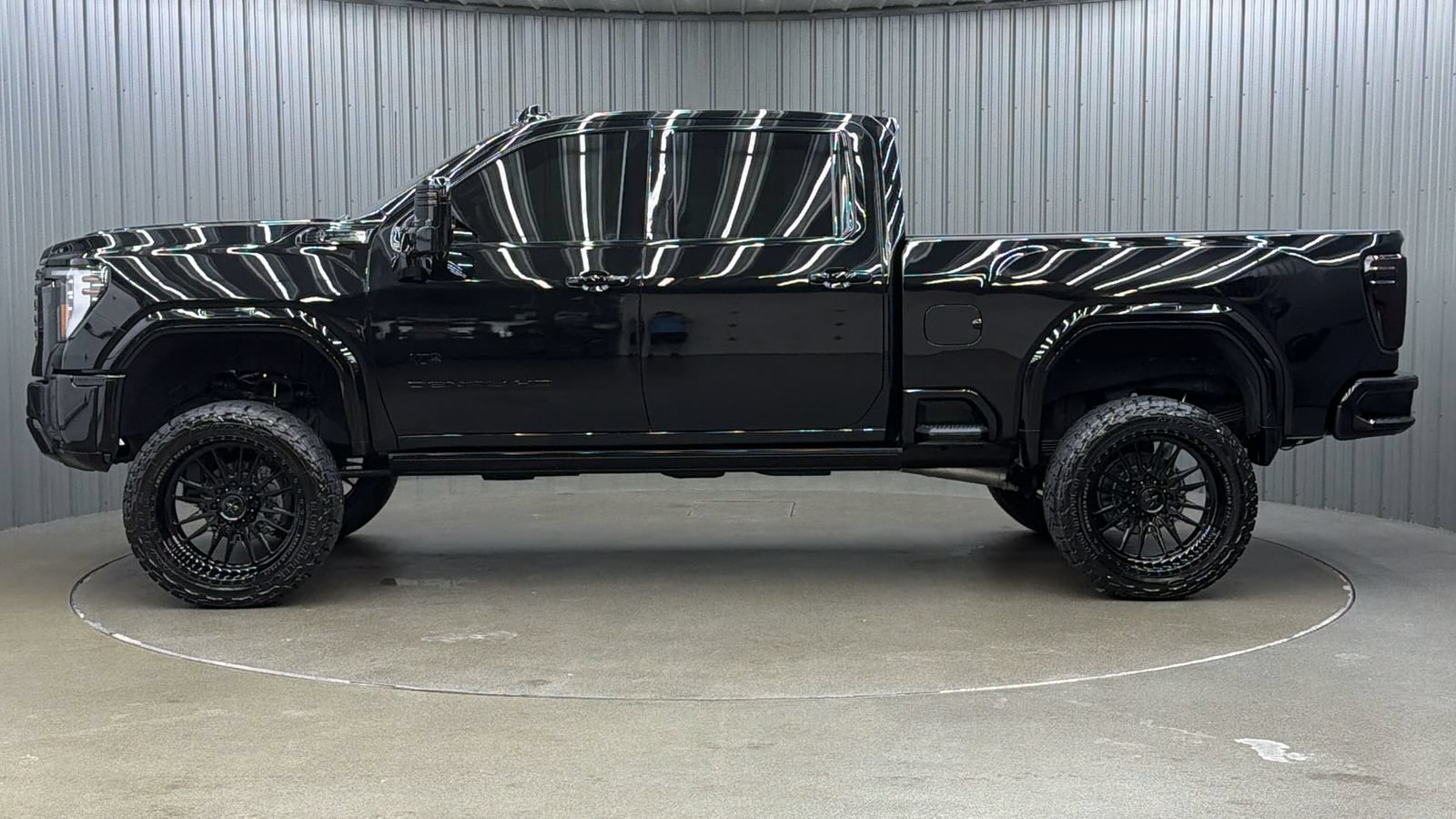 Used 2026 GMC Sierra 3500 Denali Ultimate AWD/4WD image 2