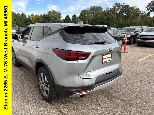 Used 2025 Chevrolet Blazer LT w/ Driver Confidence Package AWD/4WD image 11