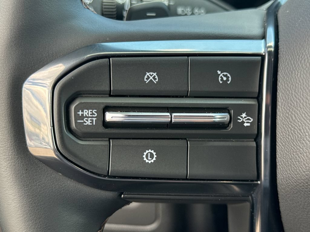 Certified 2025 GMC Yukon XL AT4 w/ AT4 Premium Package AWD/4WD image 22
