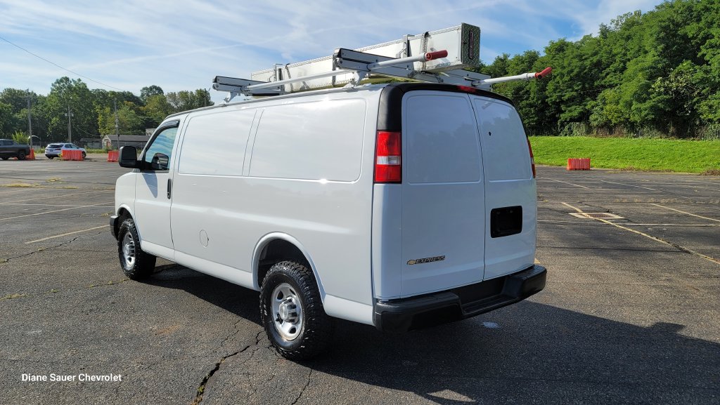 Used 2021 Chevrolet Express 2500 w/ Driver Convenience Package RWD image 9