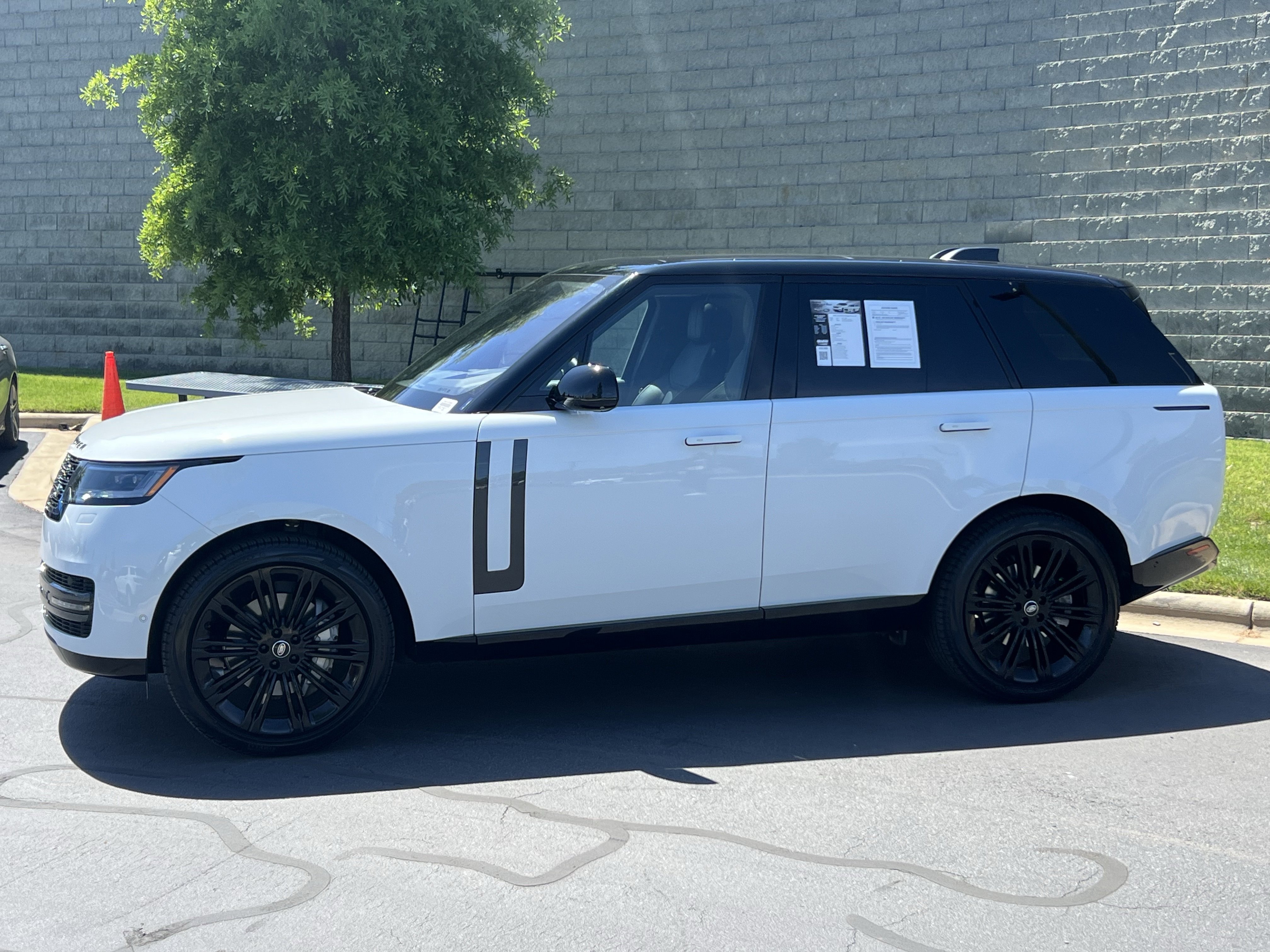 Certified 2022 Land Rover Range Rover SE AWD/4WD image 4