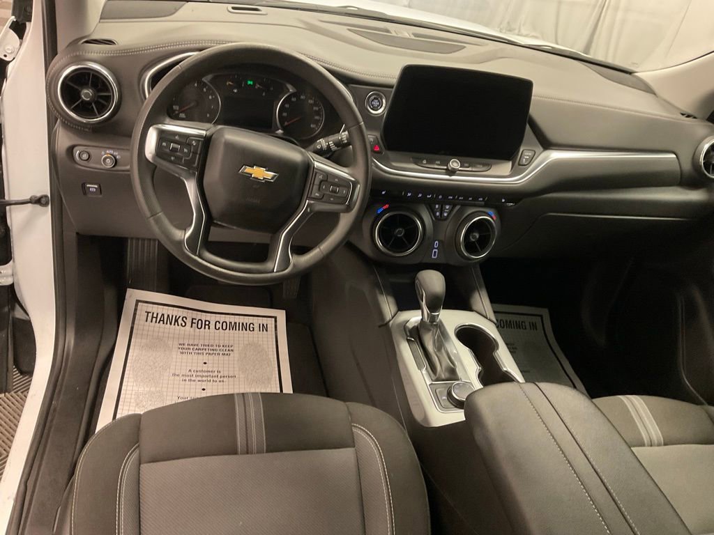 Used 2025 Chevrolet Blazer LT AWD/4WD image 4