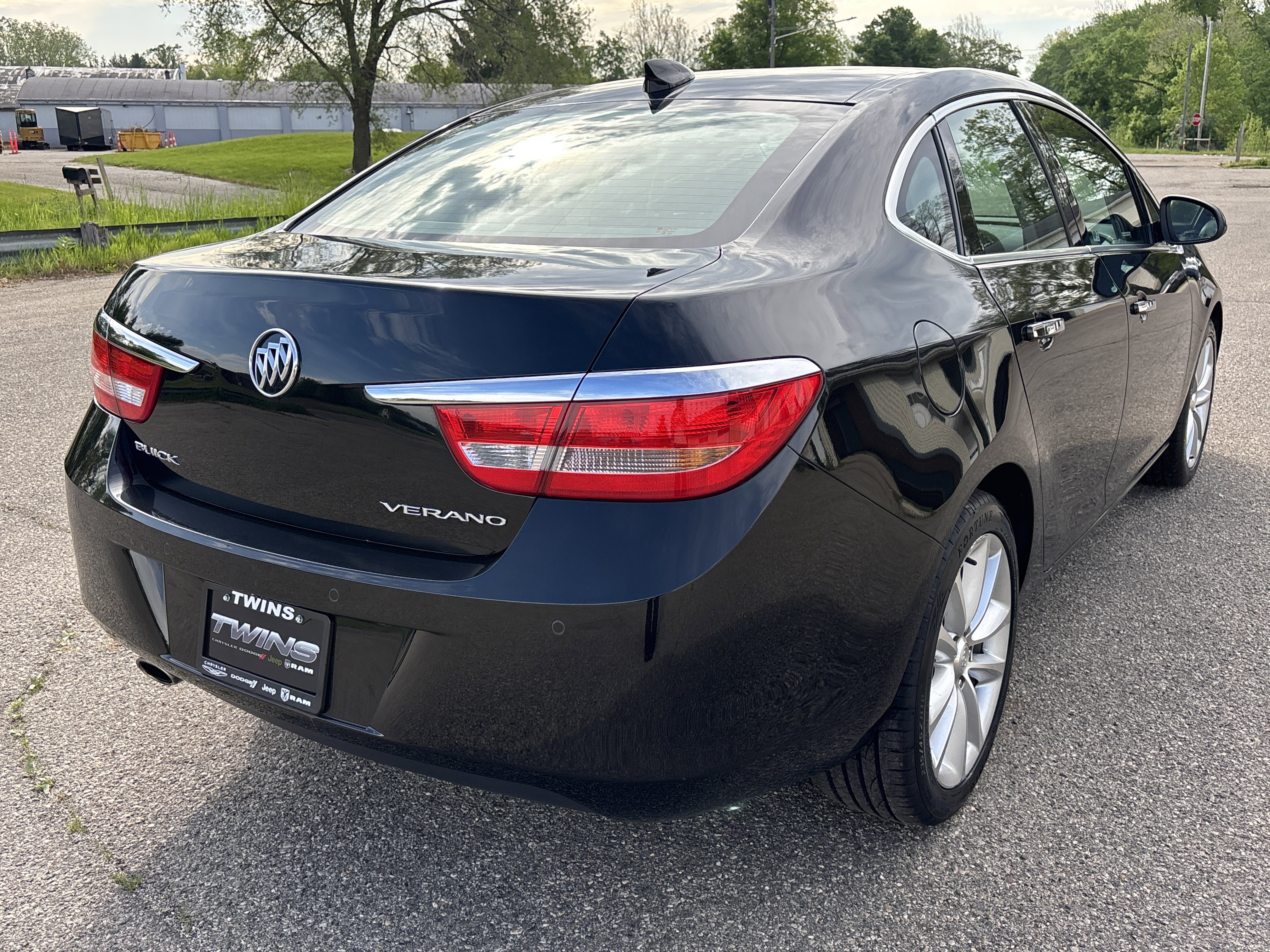 Used 2017 Buick Verano Leather w/ Experience Buick Package FWD image 3