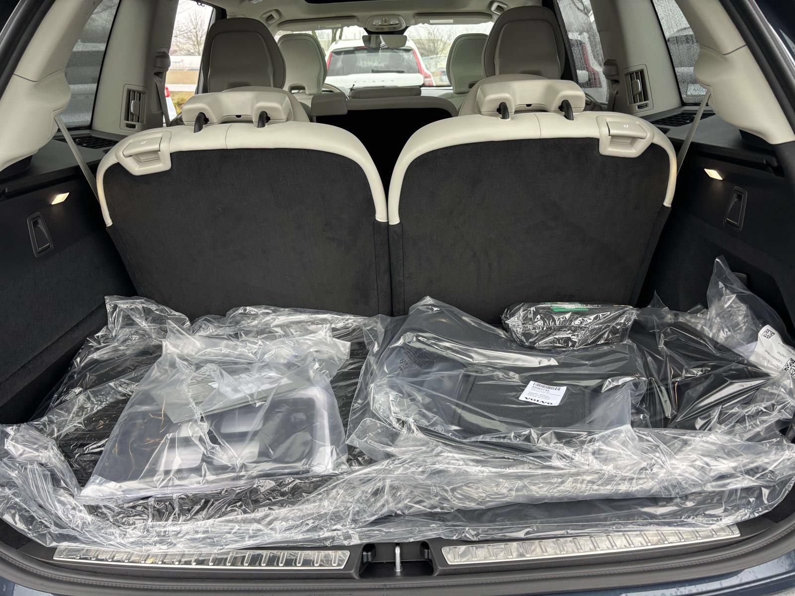 New 2026 Volvo XC90 T8 Ultra w/ Protection Package Premier AWD/4WD image 9
