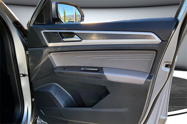 Used 2022 Volkswagen Atlas Cross Sport SEL R-Line image 28