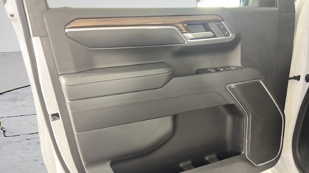 Used 2023 Chevrolet Silverado 1500 RST AWD/4WD image 15