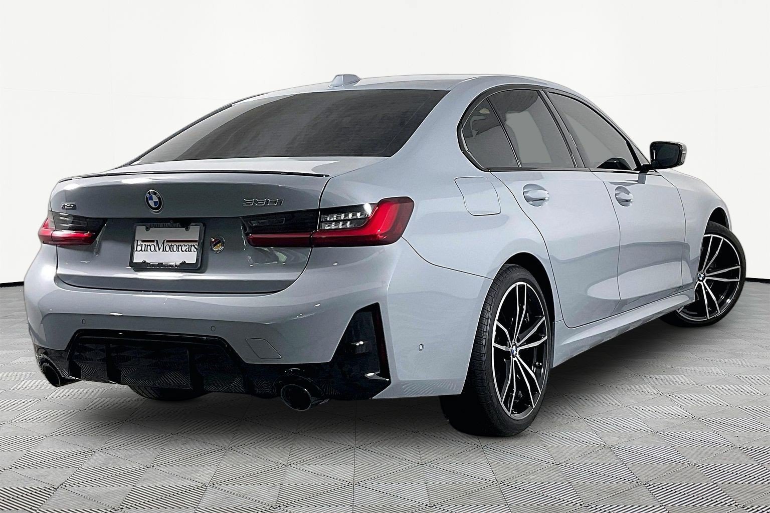 Used 2023 BMW 330i xDrive Sedan w/ M Sport Package AWD/4WD image 7
