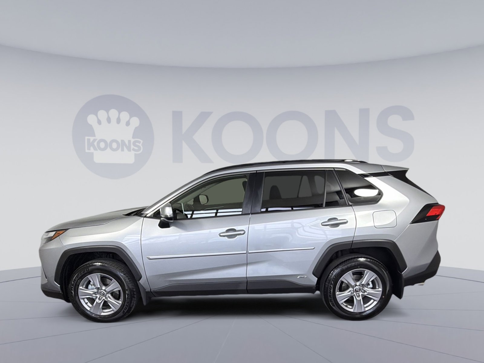 Used 2025 Toyota RAV4 XLE image 2