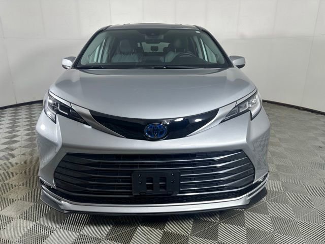Used 2024 Toyota Sienna Limited AWD/4WD image 6