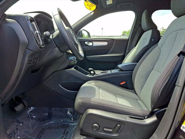 Used 2024 Volvo XC40 B5 Core AWD/4WD image 11