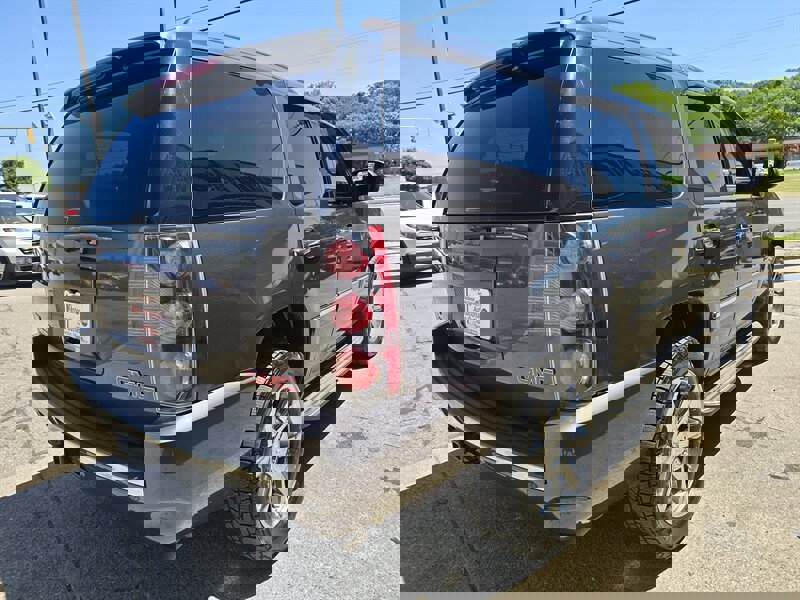 Used 2011 GMC Yukon Denali image 5