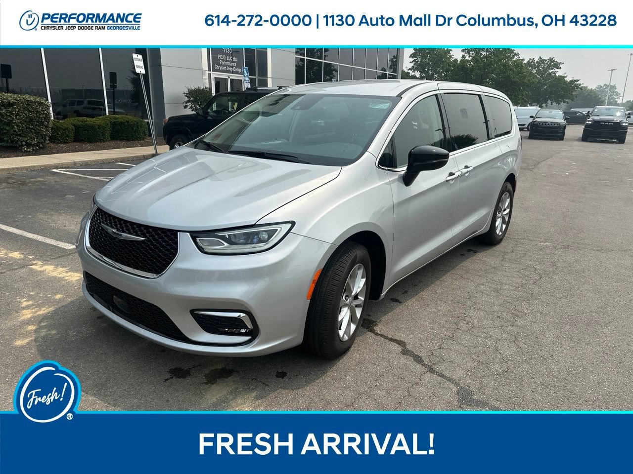 Used 2024 Chrysler Pacifica Touring-L AWD/4WD image 8
