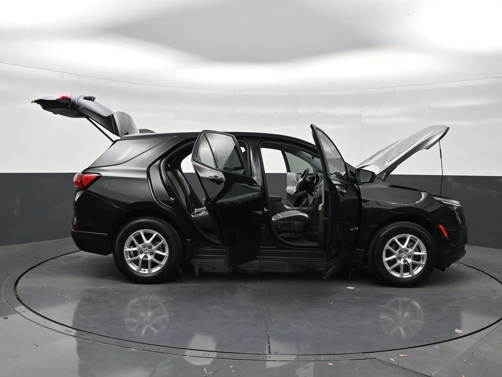 Used 2024 Chevrolet Equinox LS w/ Driver Confidence II Package FWD image 29