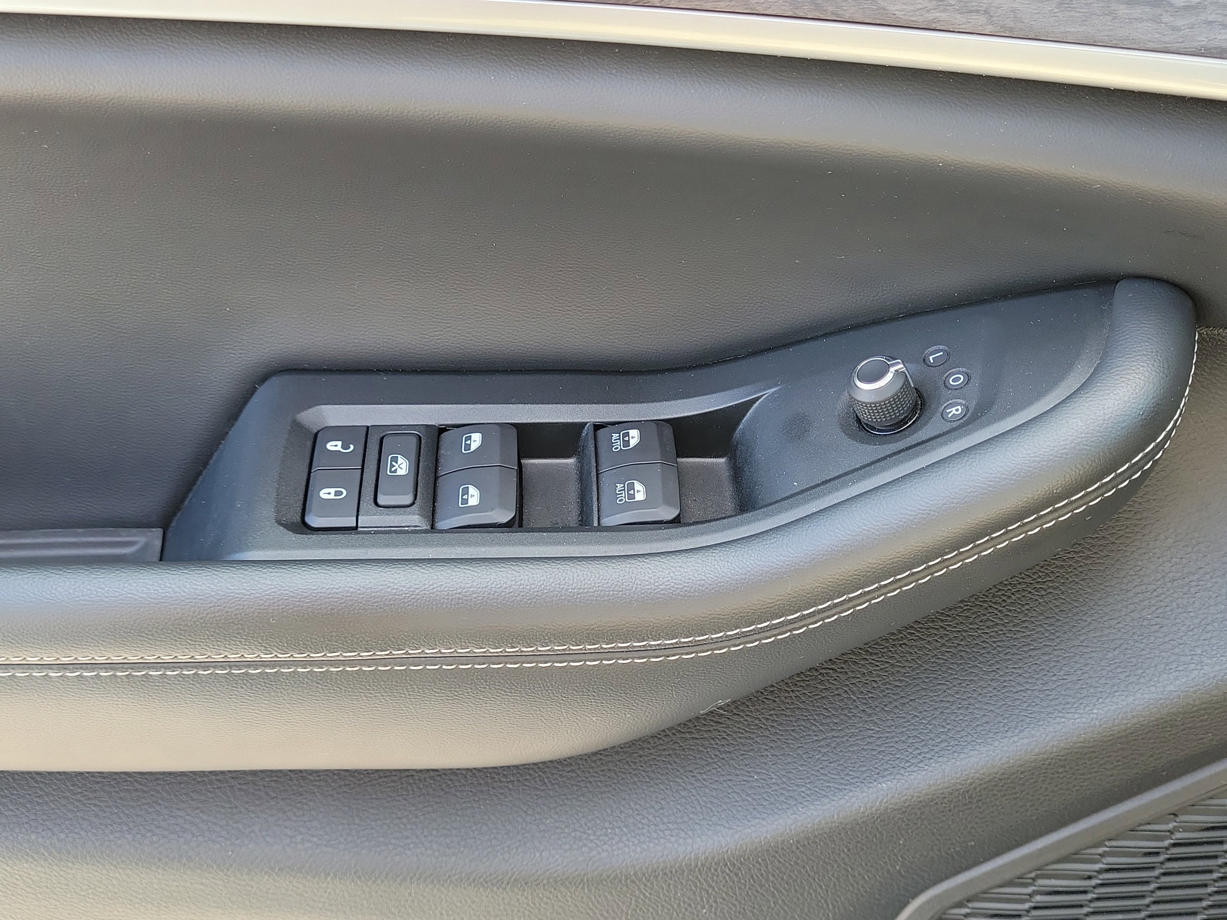 Used 2023 Jeep Grand Cherokee Limited w/ Luxury Tech Group II image 28