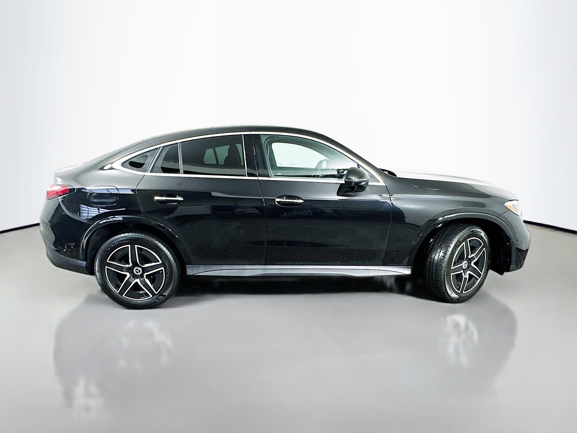 Certified 2025 Mercedes-Benz GLC 300 4MATIC image 8