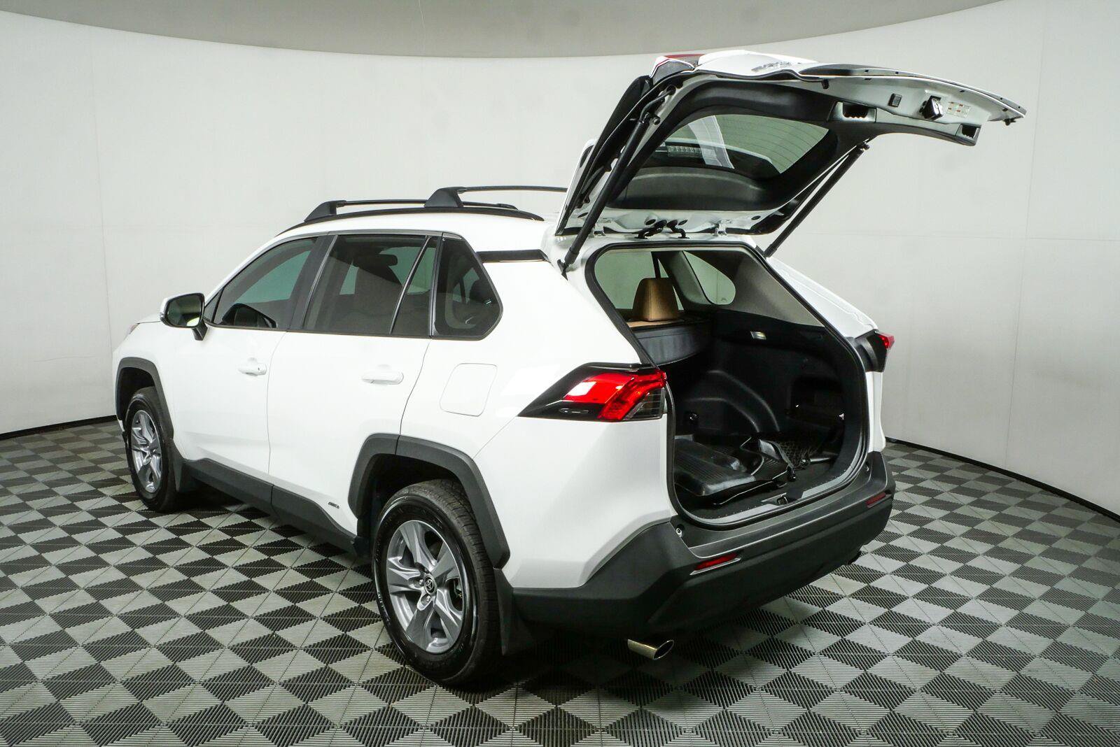 Used 2025 Toyota RAV4 XLE w/ Convenience Package AWD/4WD image 32
