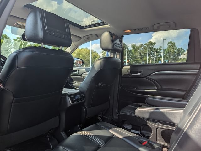 Used 2018 Toyota Highlander SE FWD image 15