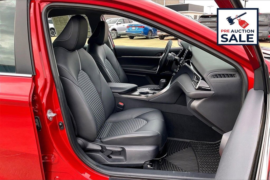 Used 2023 Toyota Camry SE image 7