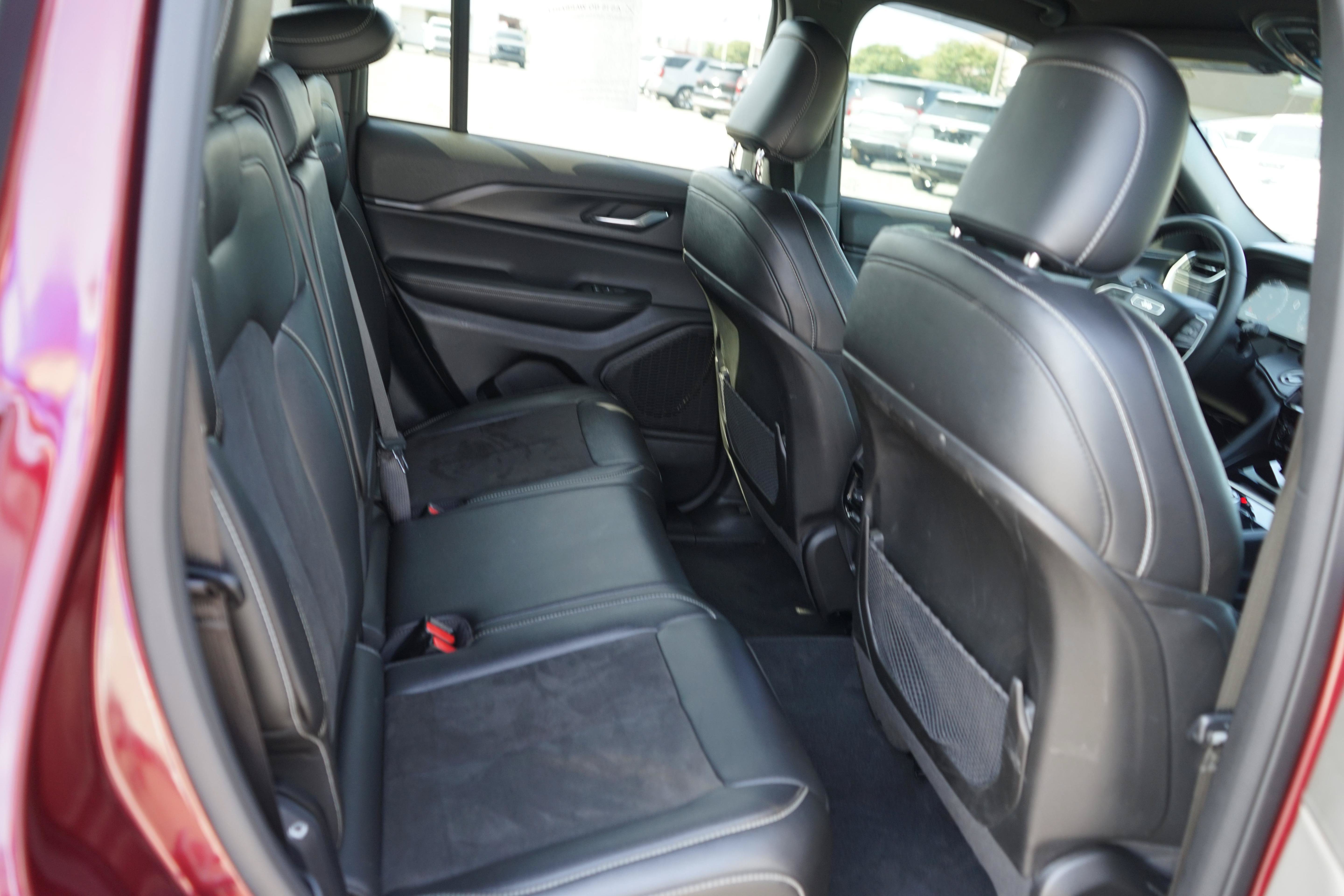 Used 2024 Jeep Grand Cherokee Altitude AWD/4WD image 24