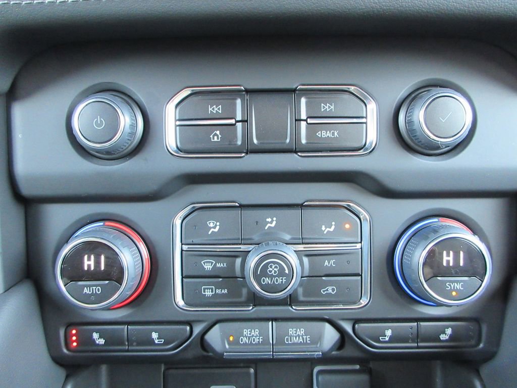 Certified 2024 Chevrolet Suburban Z71 w/ Luxury Package image 33